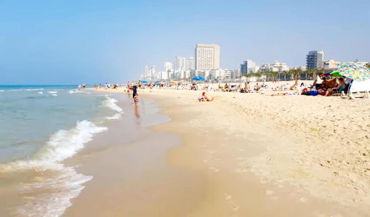 612 Apartment On The Beach Bat Yam Exterior photo