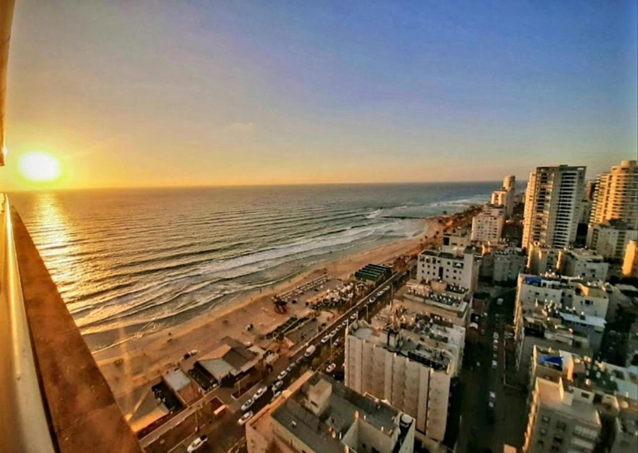 612 Apartment On The Beach Bat Yam Exterior photo